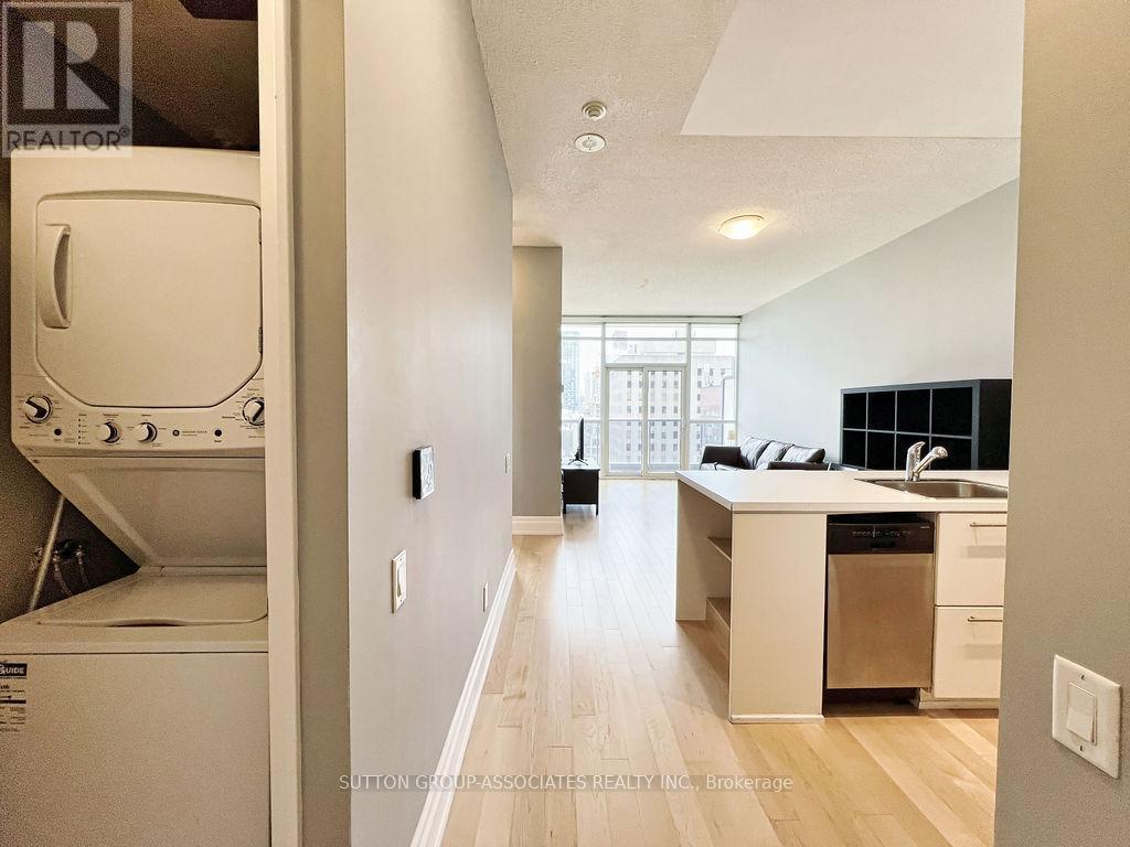 1909 - 21 Carlton Street, Toronto, ON - Indoor Photo Showing Laundry Room