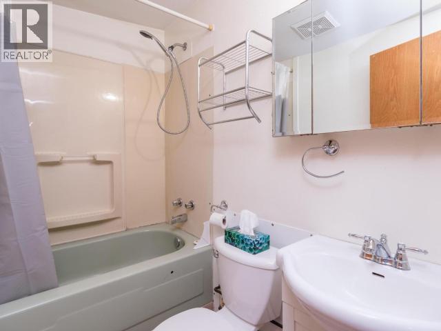 8-7 Prospector Road, Whitehorse, YT - Indoor Photo Showing Bathroom