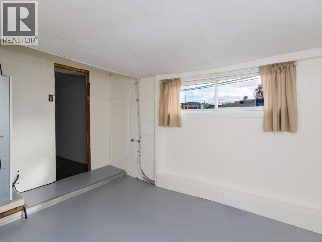8-7 Prospector Road, Whitehorse, YT - Indoor Photo Showing Other Room