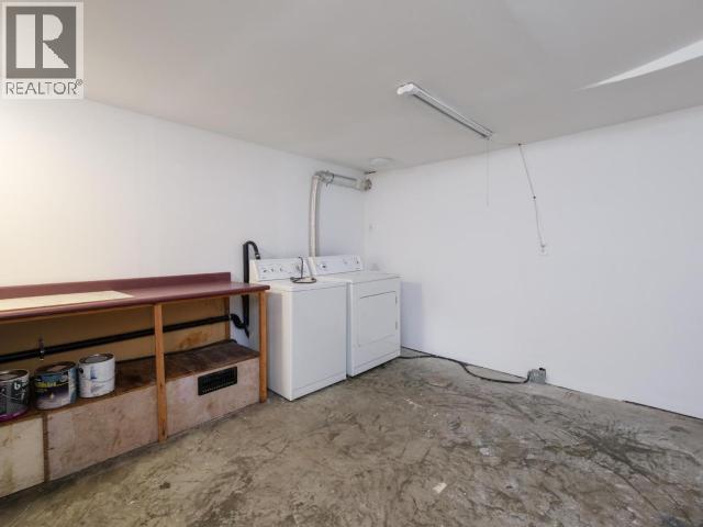 8-7 Prospector Road, Whitehorse, YT - Indoor Photo Showing Laundry Room