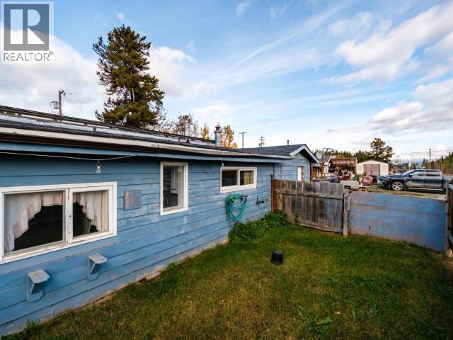 8-7 Prospector Road, Whitehorse, YT - Outdoor