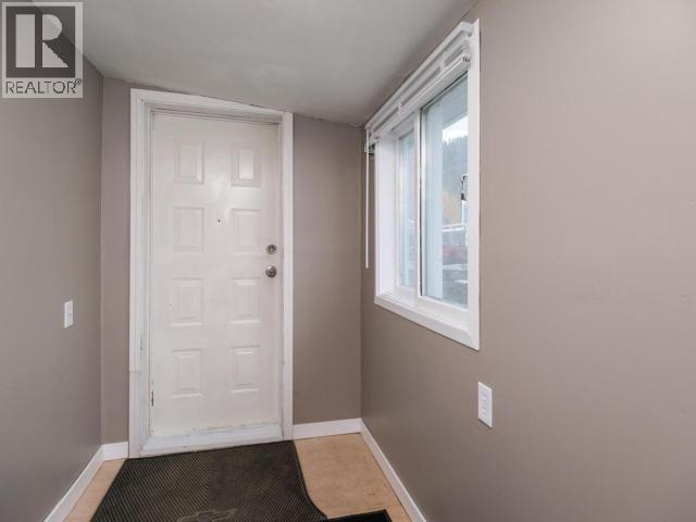 8-7 Prospector Road, Whitehorse, YT - Indoor Photo Showing Other Room