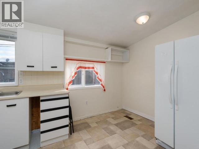 8-7 Prospector Road, Whitehorse, YT - Indoor