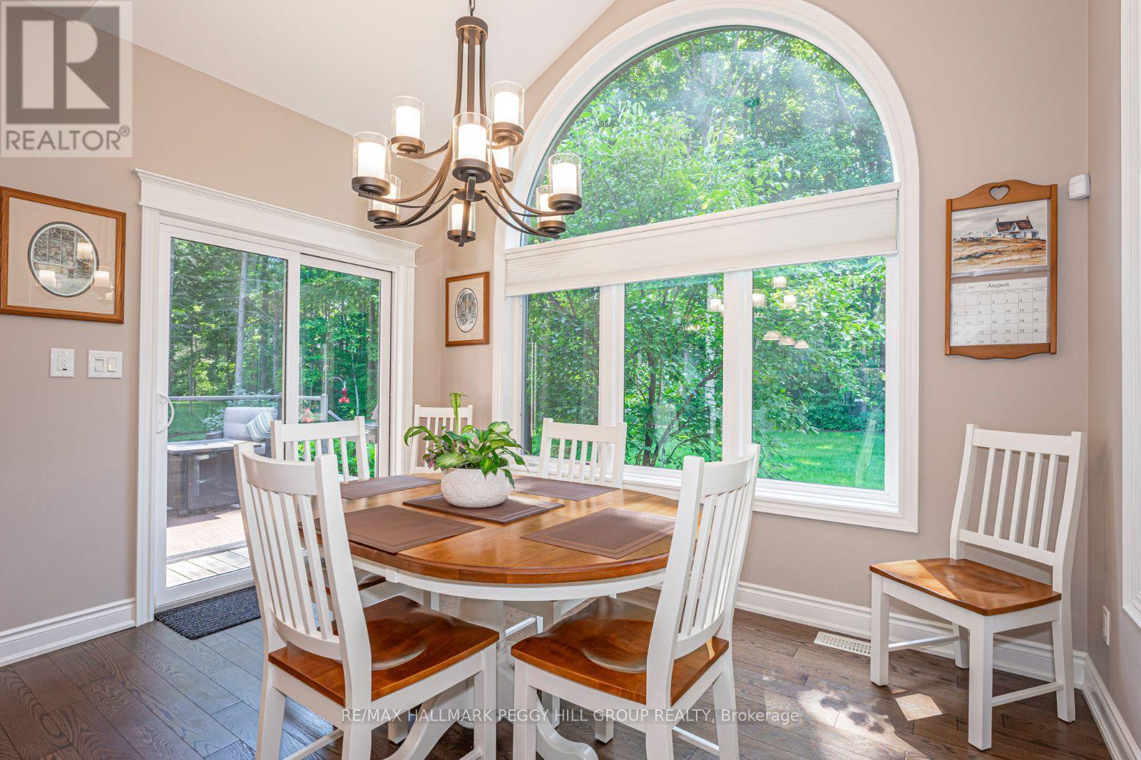 126 Mennill Drive, Springwater, ON - Indoor Photo Showing Dining Room