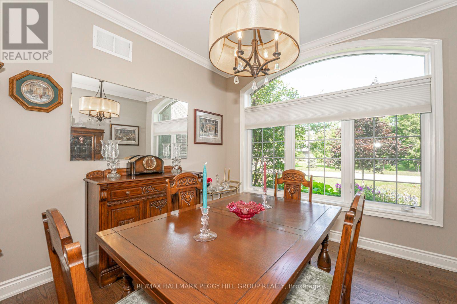 126 Mennill Drive, Springwater, ON - Indoor Photo Showing Dining Room