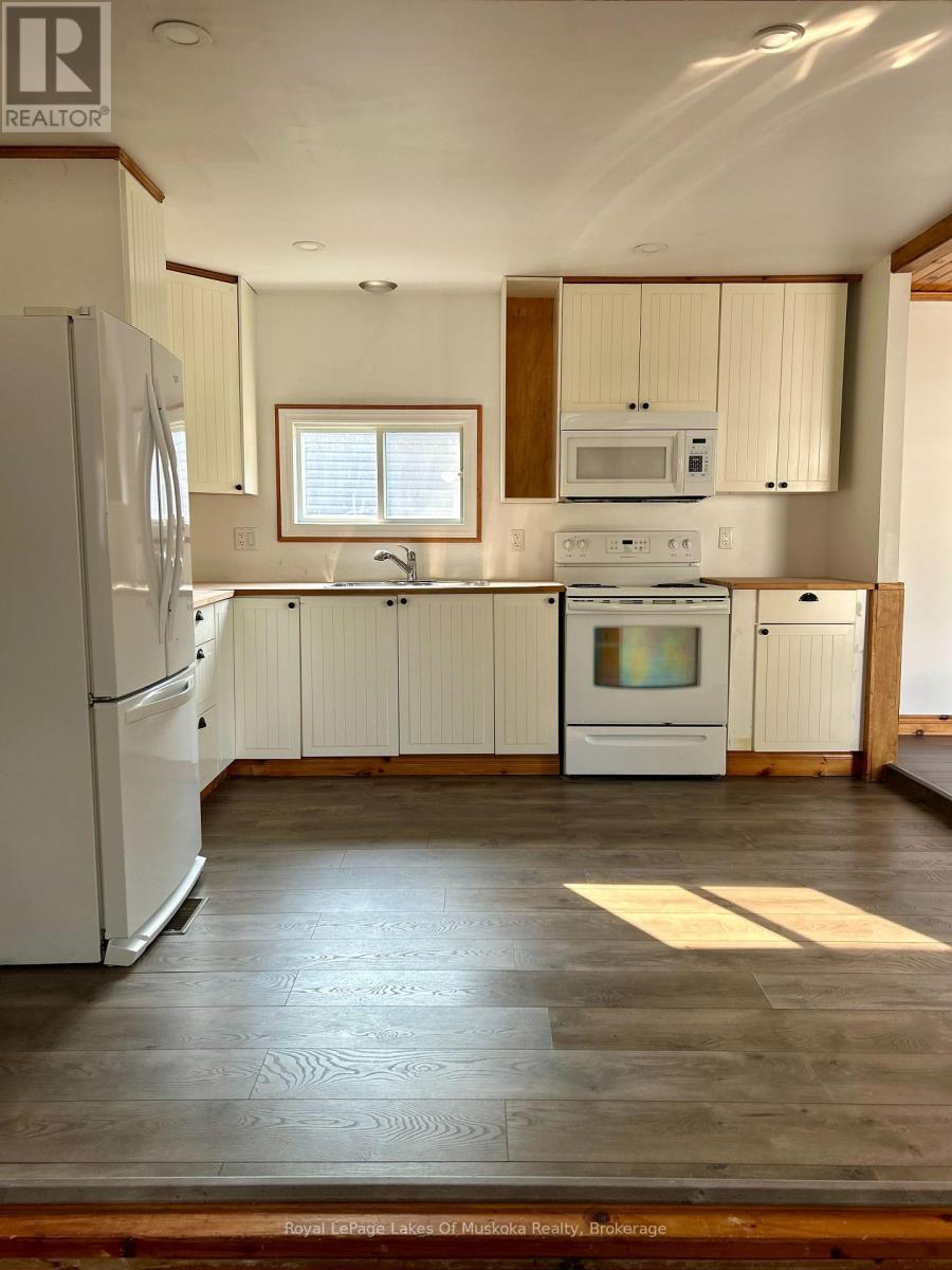 8 - 1701 Highway 11, Gravenhurst (Morrison), ON - Indoor Photo Showing Kitchen