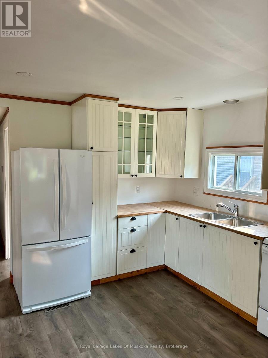 8 - 1701 Highway 11, Gravenhurst (Morrison), ON - Indoor Photo Showing Kitchen With Double Sink