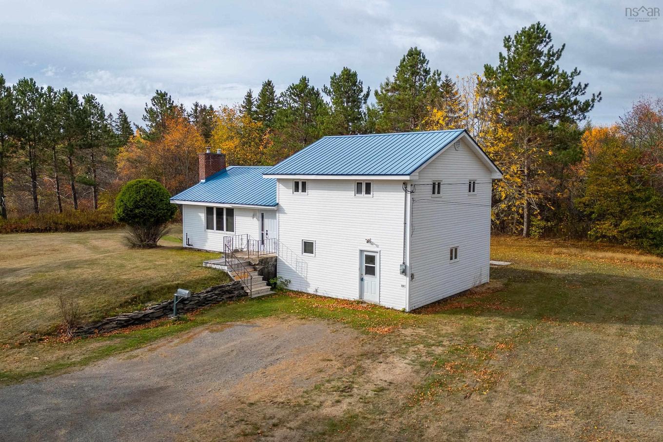 9242 Highway 2, Southampton, NS