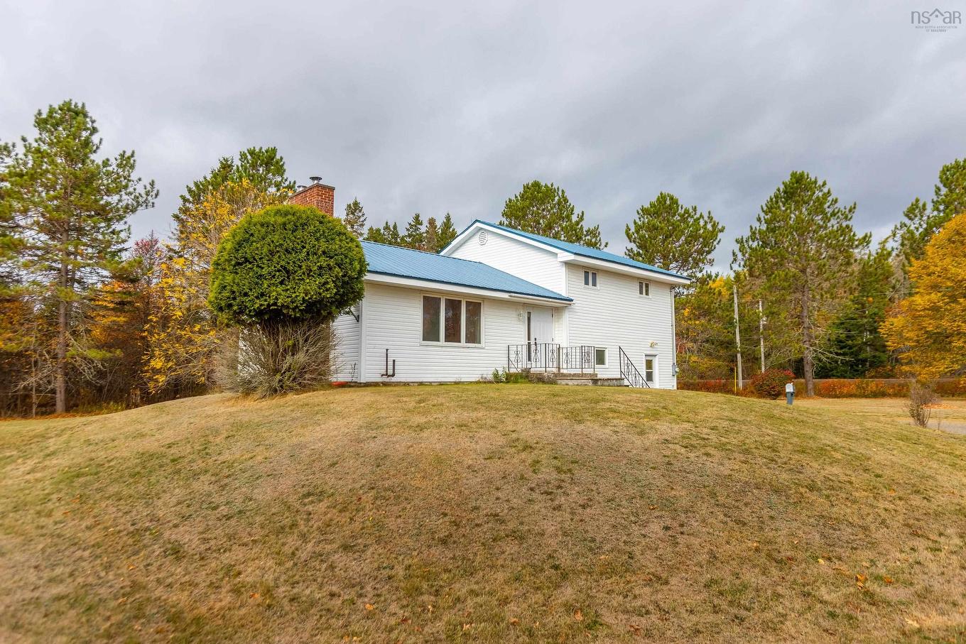 9242 Highway 2, Southampton, NS