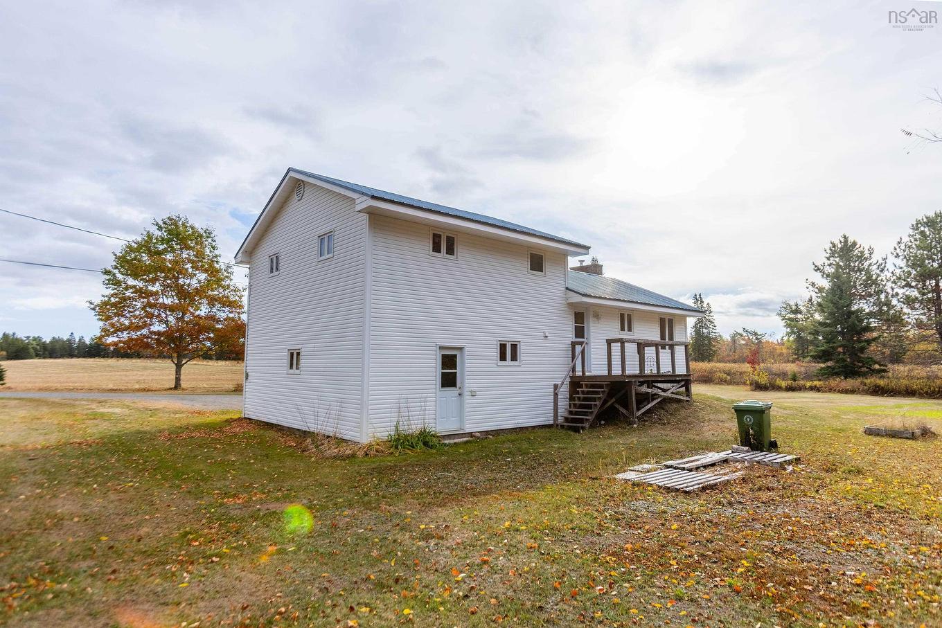 9242 Highway 2, Southampton, NS