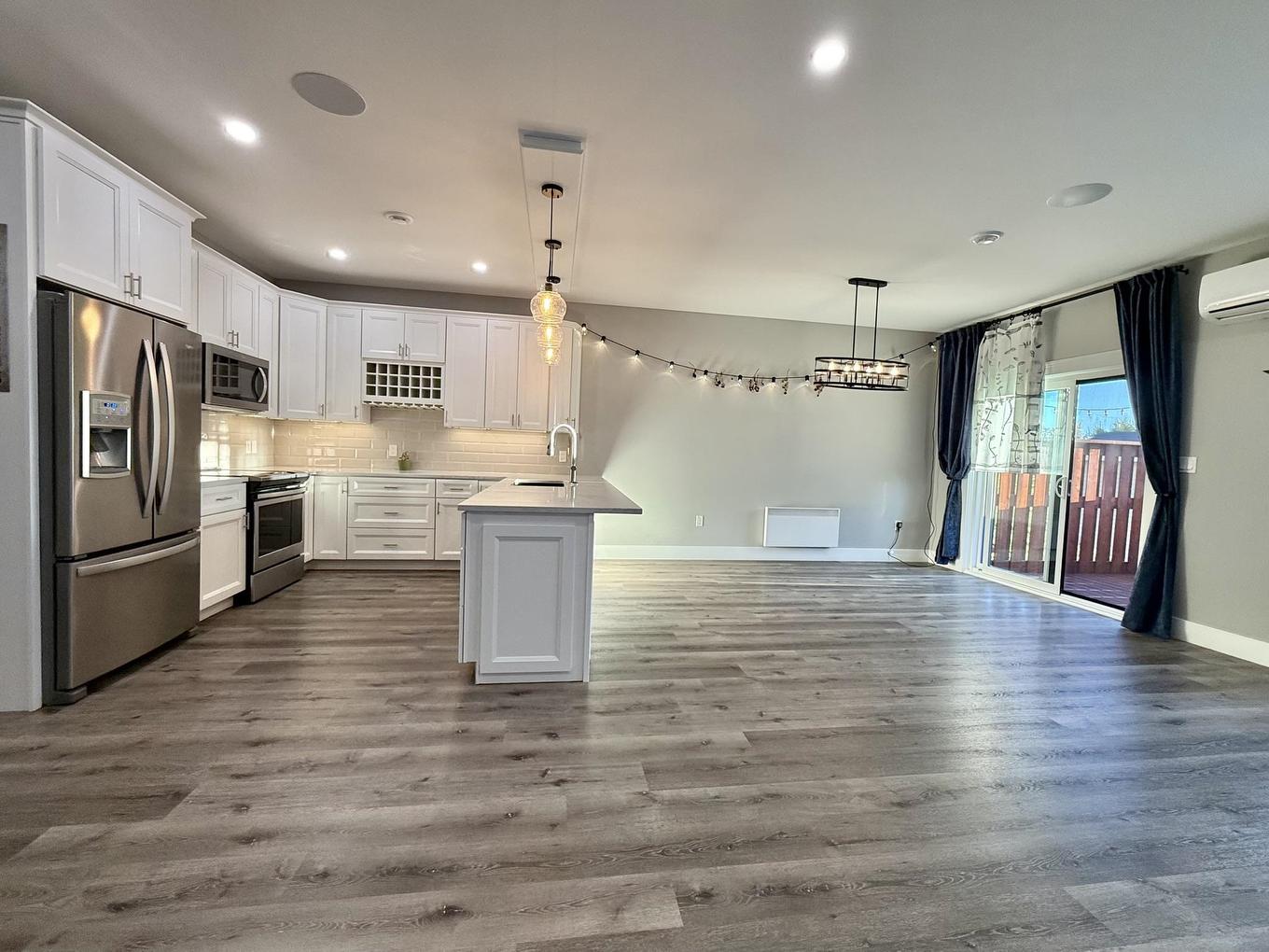 4 12 Harold Court, Cornwall, PE