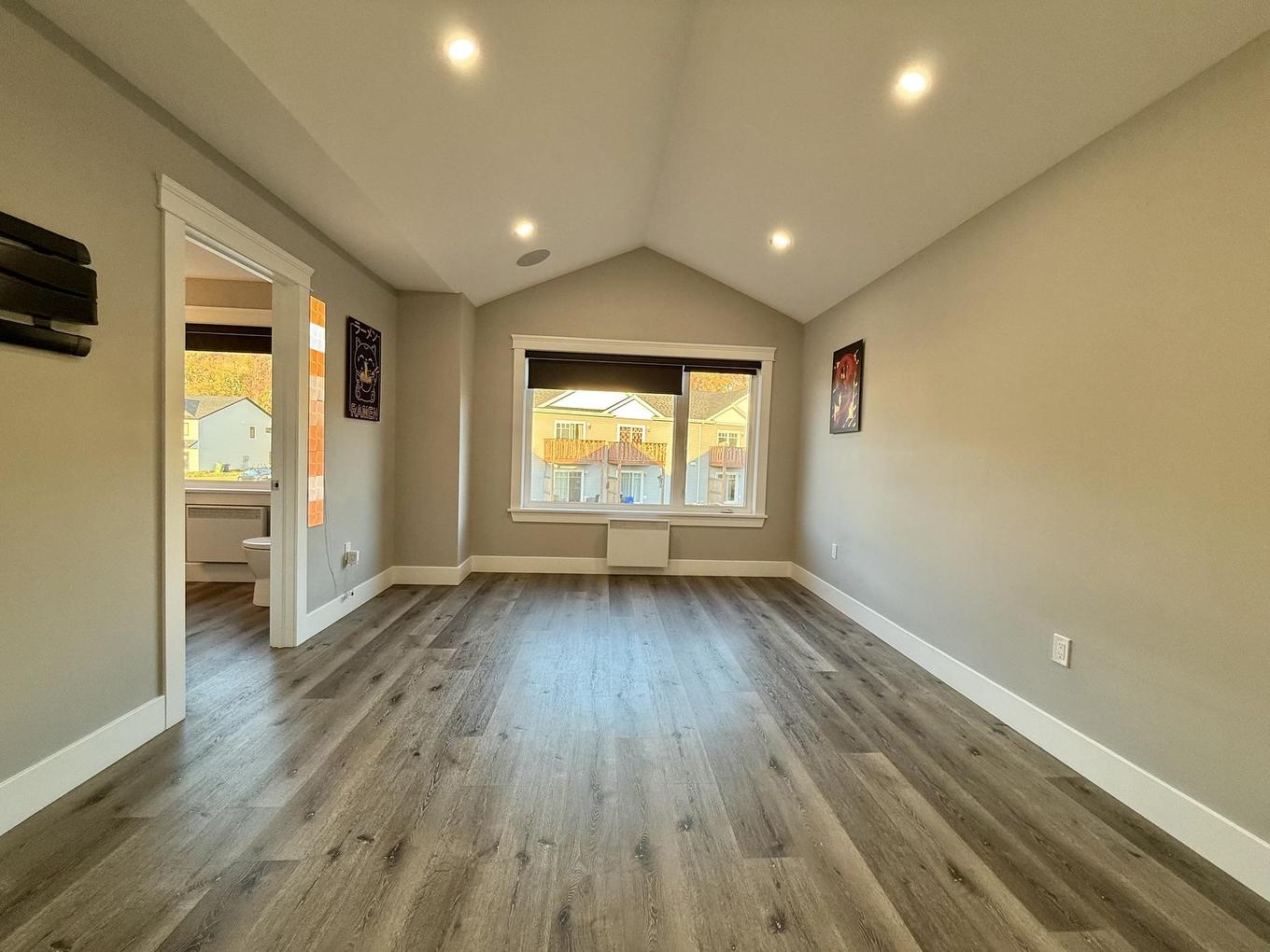 4 12 Harold Court, Cornwall, PE