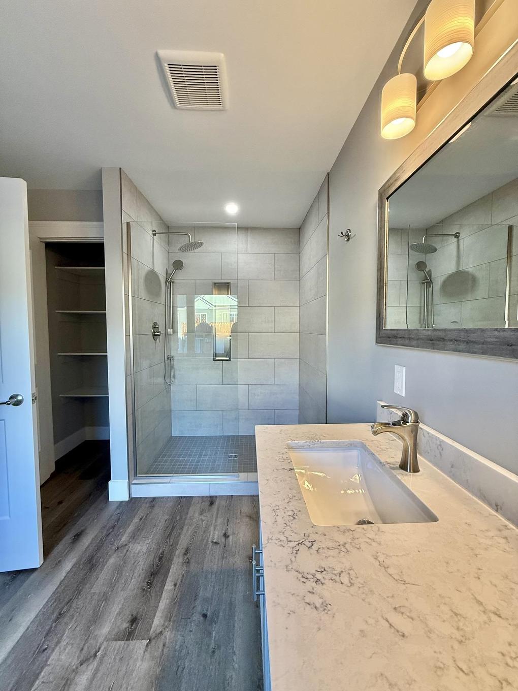 4 12 Harold Court, Cornwall, PE