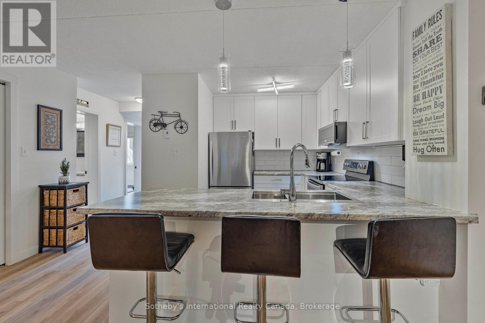 181 - 49 Trott Boulevard, Collingwood, ON - Indoor Photo Showing Kitchen With Double Sink With Upgraded Kitchen