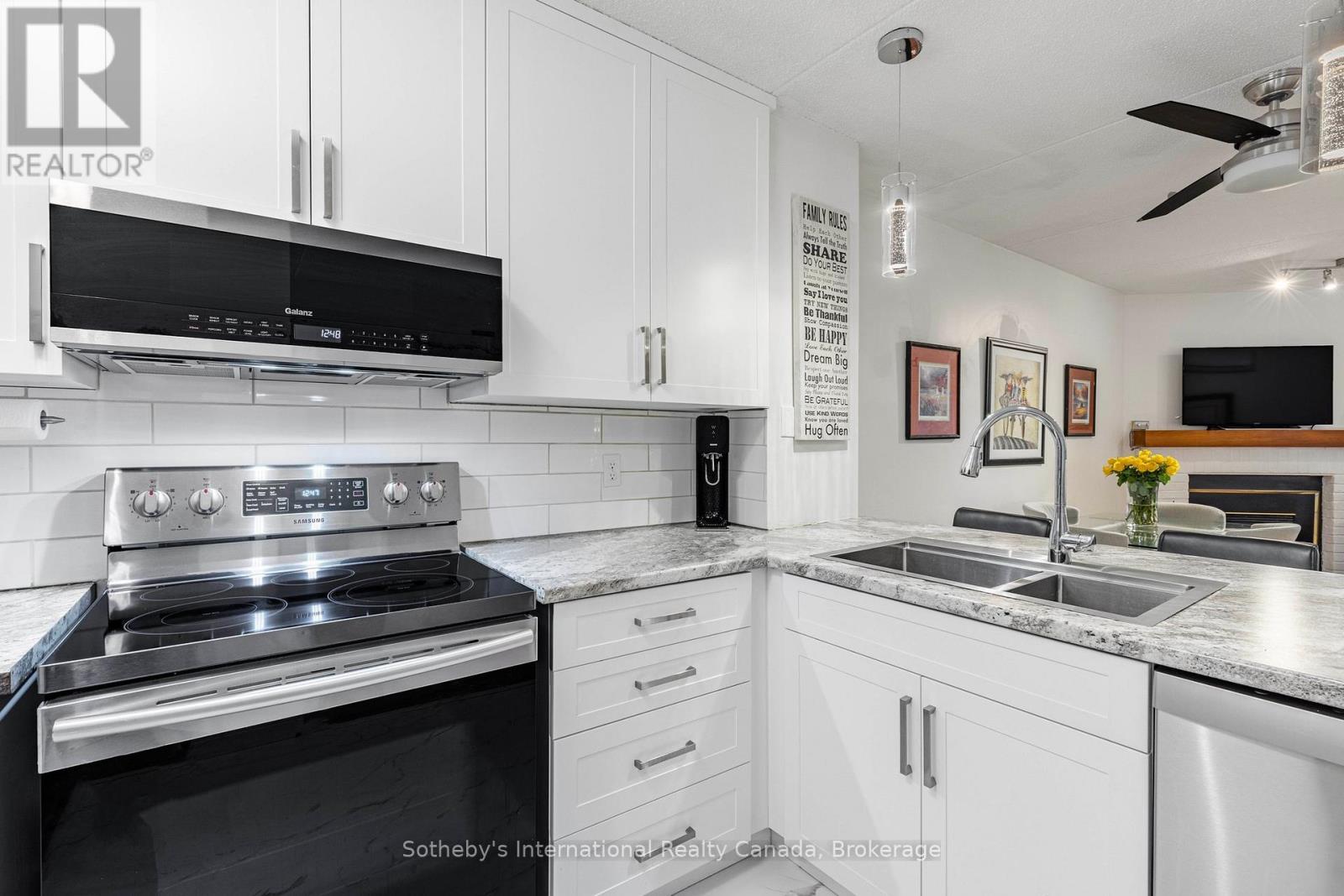 181 - 49 Trott Boulevard, Collingwood, ON - Indoor Photo Showing Kitchen With Double Sink