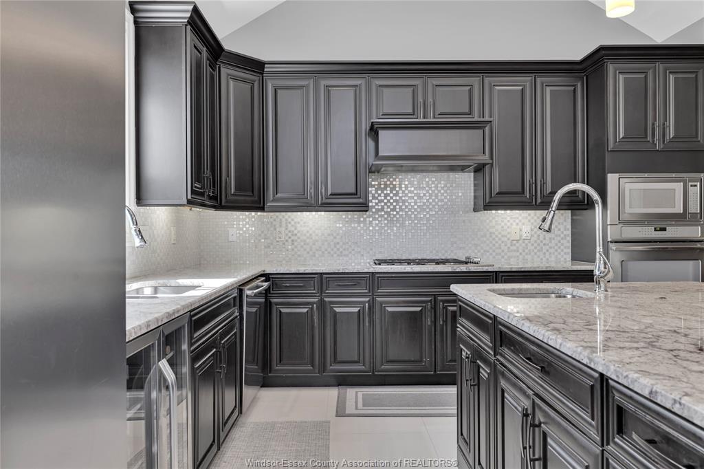 2 Malibu Drive, Leamington, ON