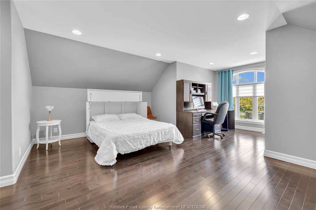 2 Malibu Drive, Leamington, ON