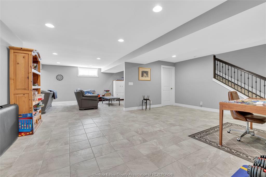 2 Malibu Drive, Leamington, ON