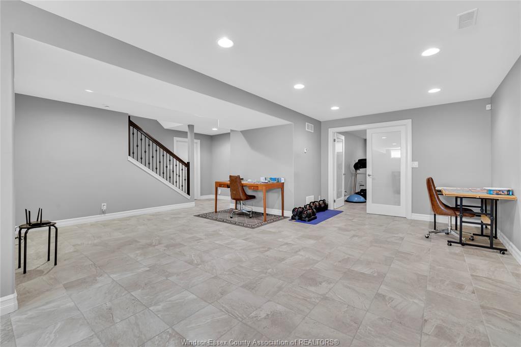 2 Malibu Drive, Leamington, ON