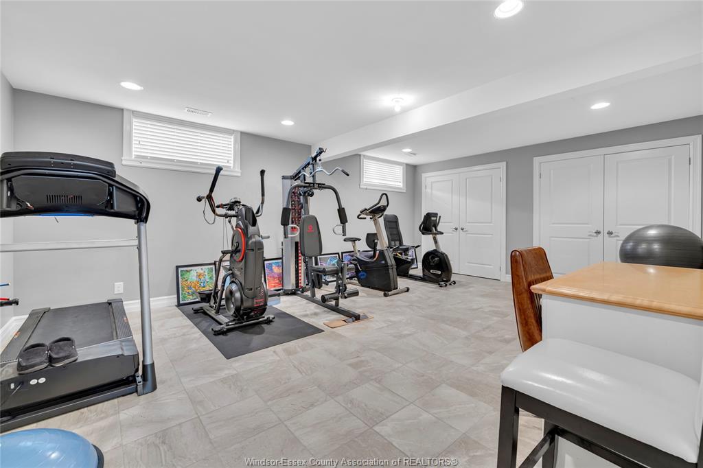 2 Malibu Drive, Leamington, ON