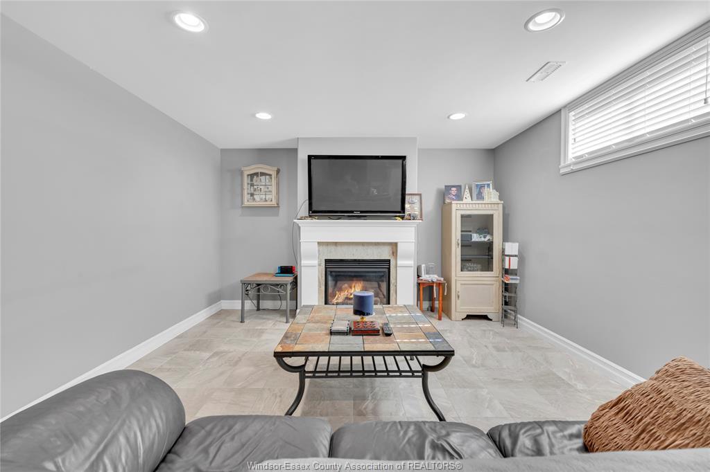 2 Malibu Drive, Leamington, ON