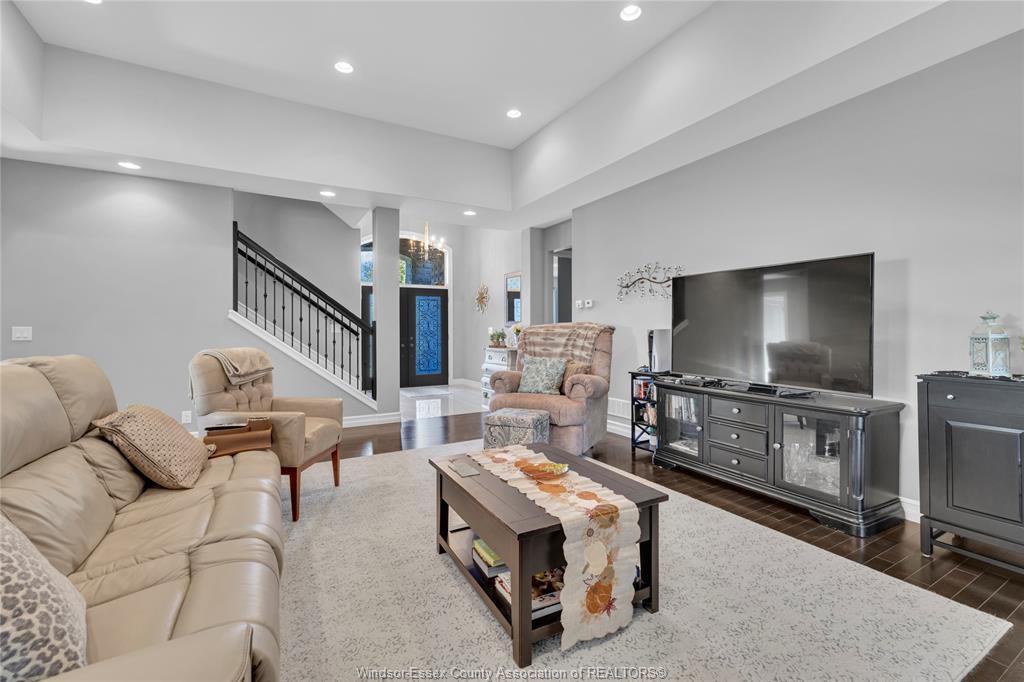 2 Malibu Drive, Leamington, ON