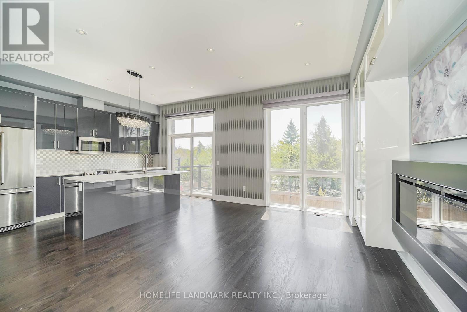 8 Crestridge Drive, Vaughan, ON - Indoor With Fireplace