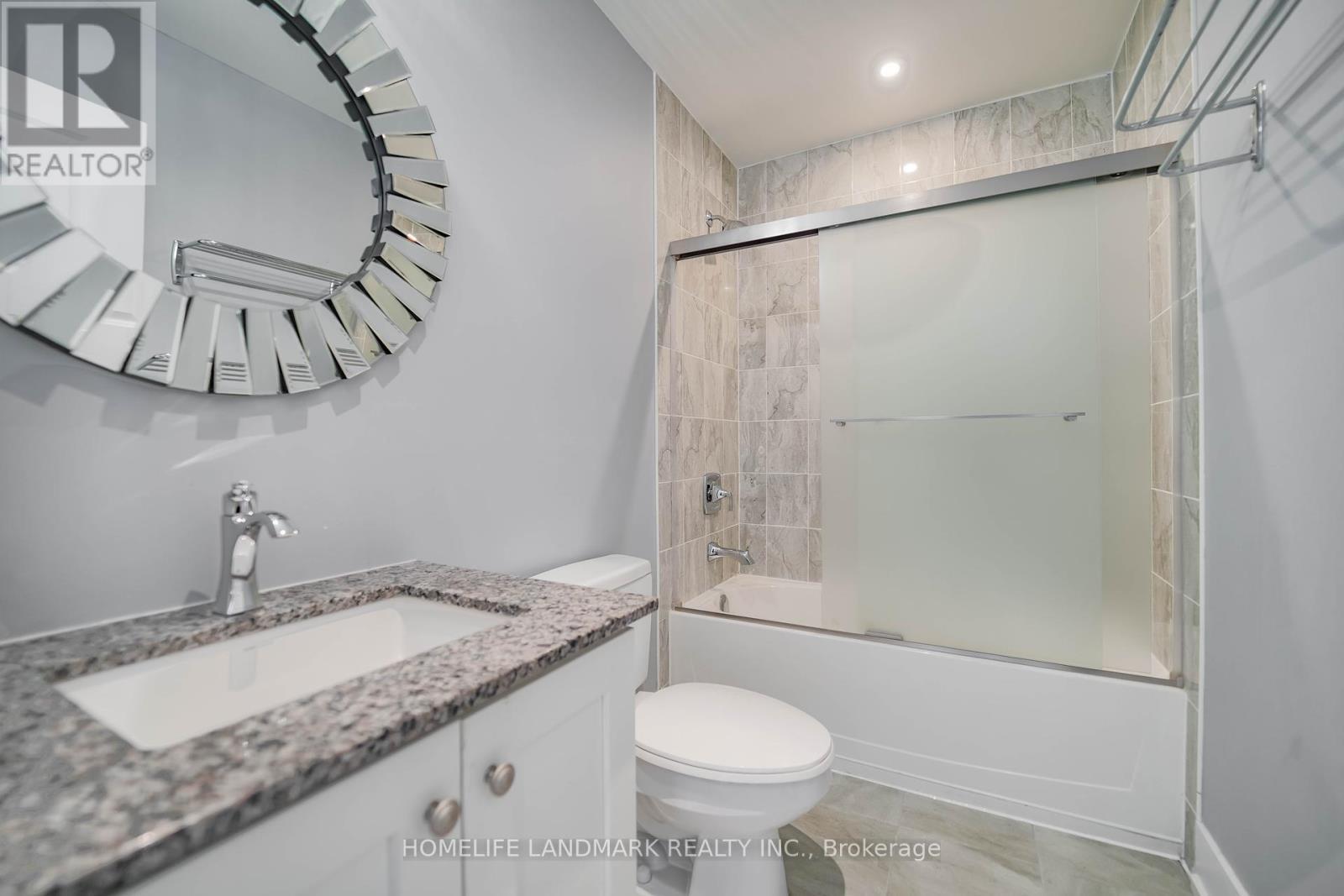 8 Crestridge Drive, Vaughan, ON - Indoor Photo Showing Bathroom