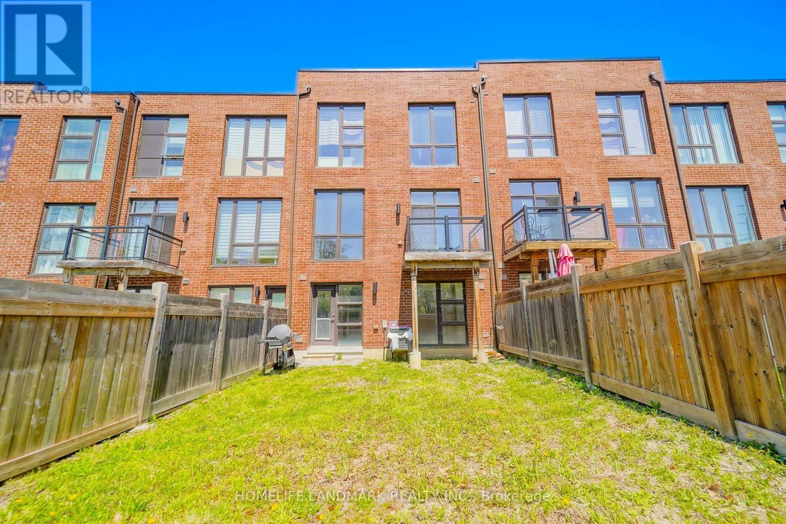 8 Crestridge Drive, Vaughan, ON - Outdoor