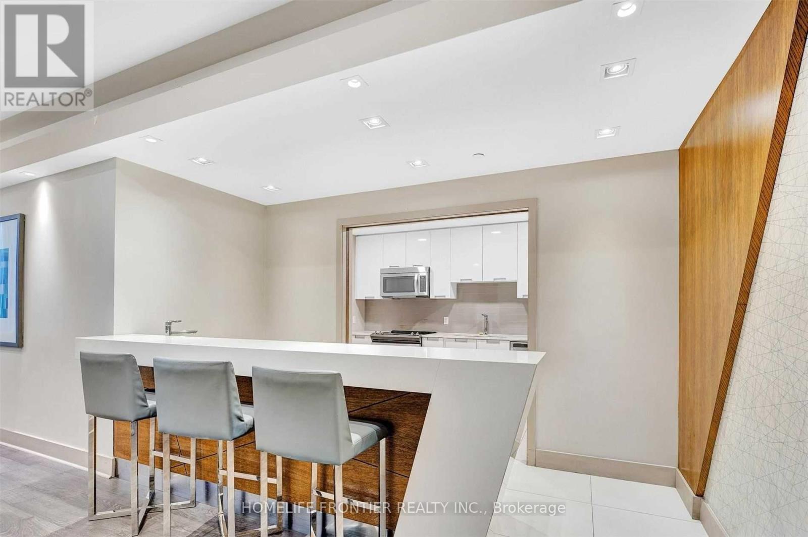 1106 - 55 Eglinton Avenue W, Mississauga, ON - Indoor