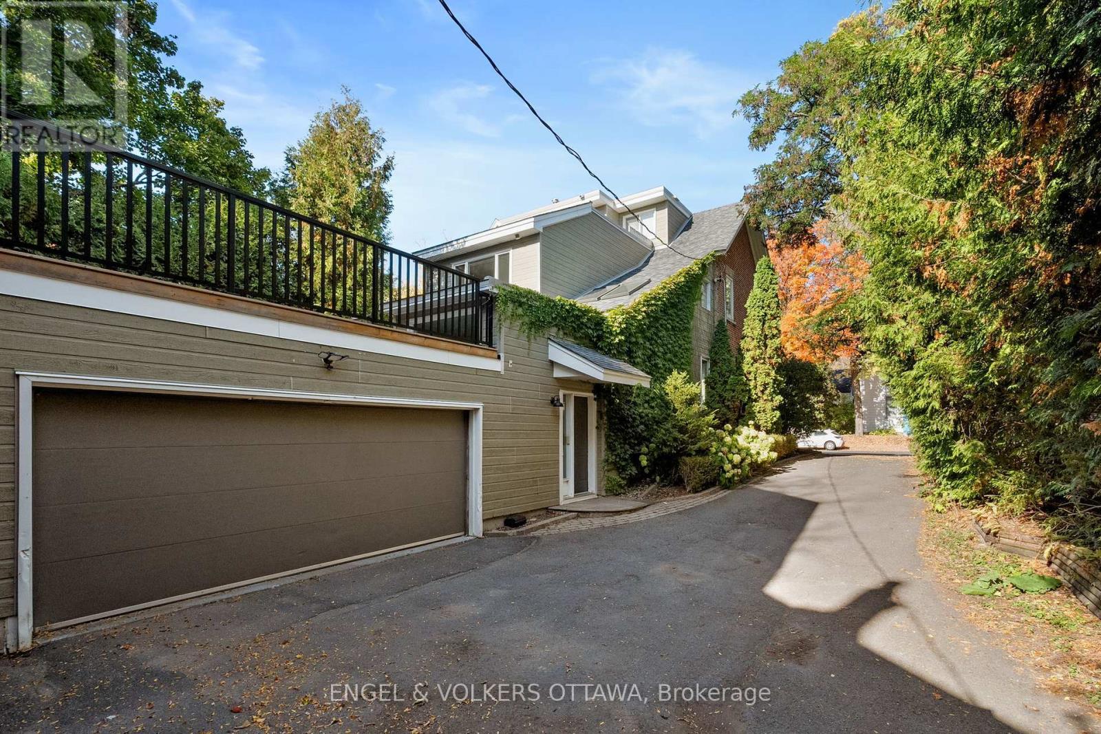 105 Crichton Street, Ottawa, ON - Outdoor