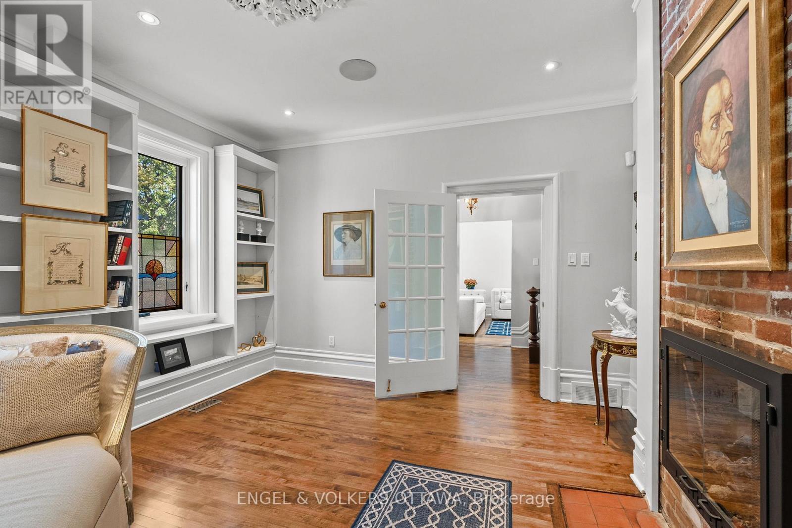 105 Crichton Street, Ottawa, ON - Indoor With Fireplace