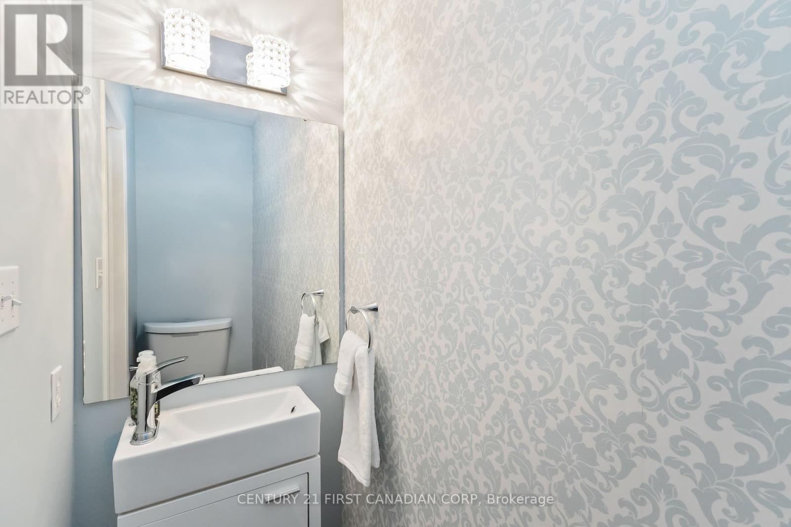 Main floor 2pc - 4 - 609 Colborne Street E, London East (East F), ON - Indoor Photo Showing Bathroom