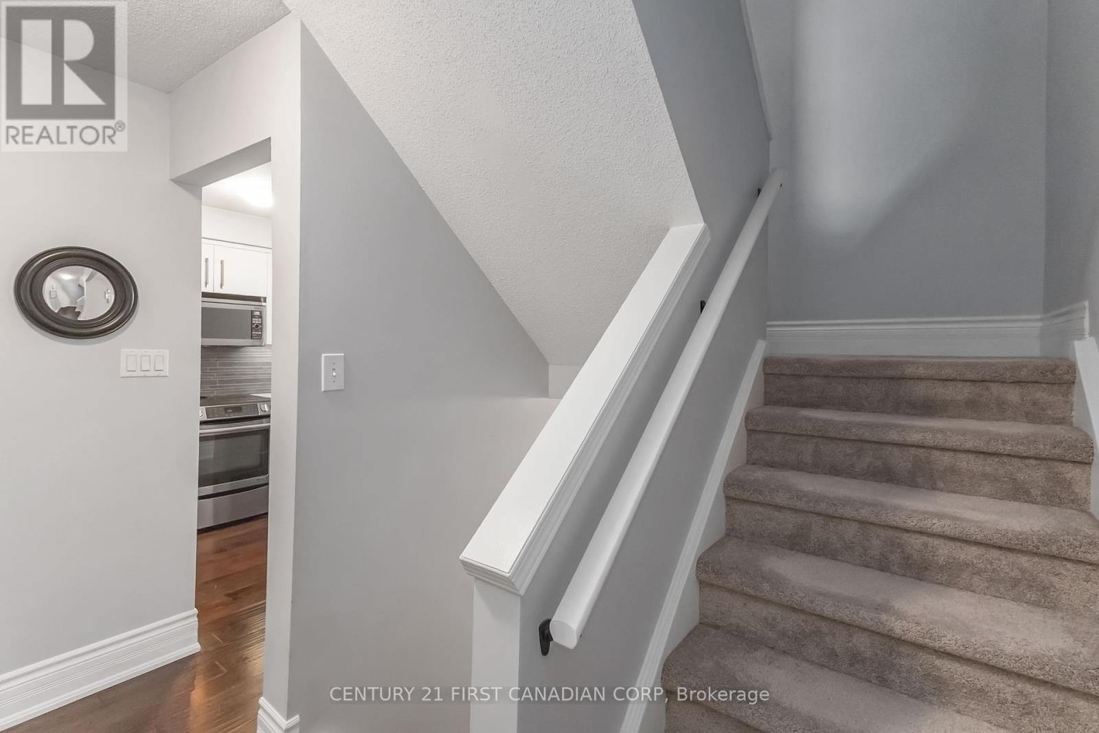 Outside main floor 2-piece - 4 - 609 Colborne Street E, London East (East F), ON - Indoor Photo Showing Other Room