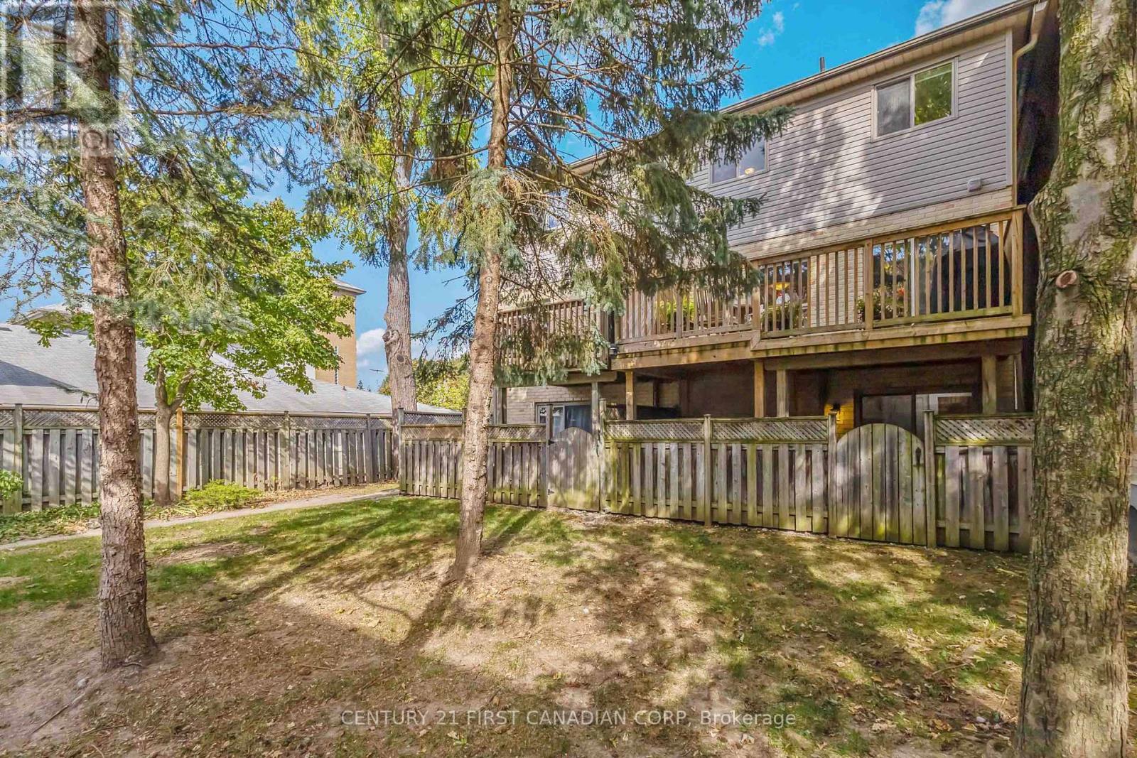 Greenspace beyond deck - 4 - 609 Colborne Street E, London East (East F), ON - Outdoor With Deck Patio Veranda