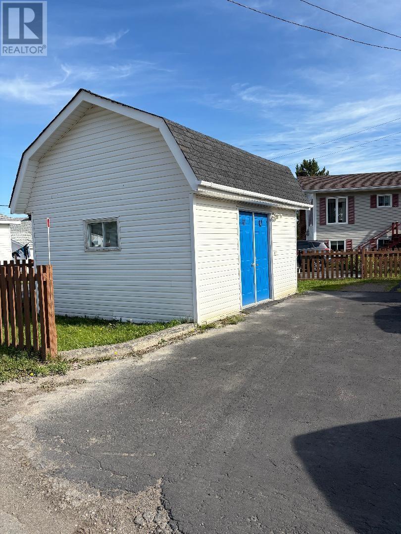 23 Middle Road, Roberts Arm, NL - Outdoor