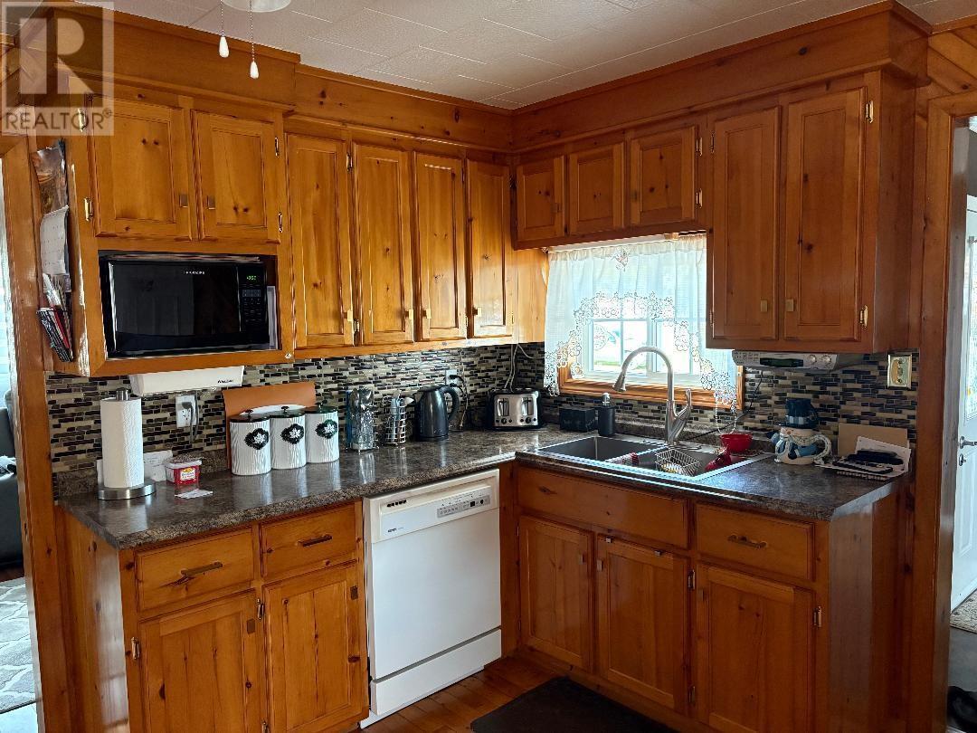 23 Middle Road, Roberts Arm, NL - Indoor Photo Showing Kitchen With Double Sink