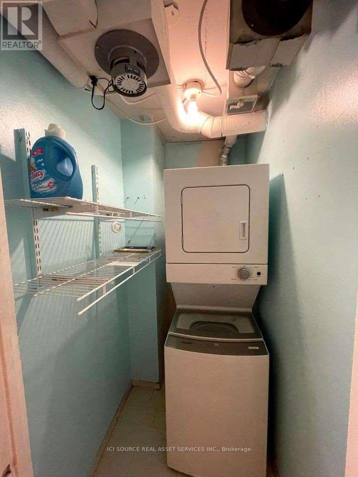 1710 - 350 Webb Drive, Mississauga, ON - Indoor Photo Showing Laundry Room