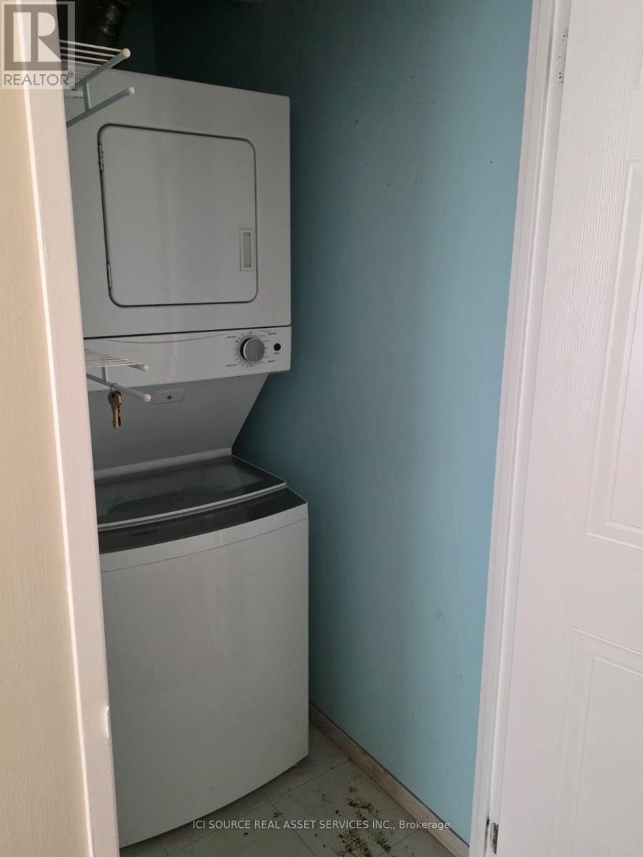 1710 - 350 Webb Drive, Mississauga, ON - Indoor Photo Showing Laundry Room