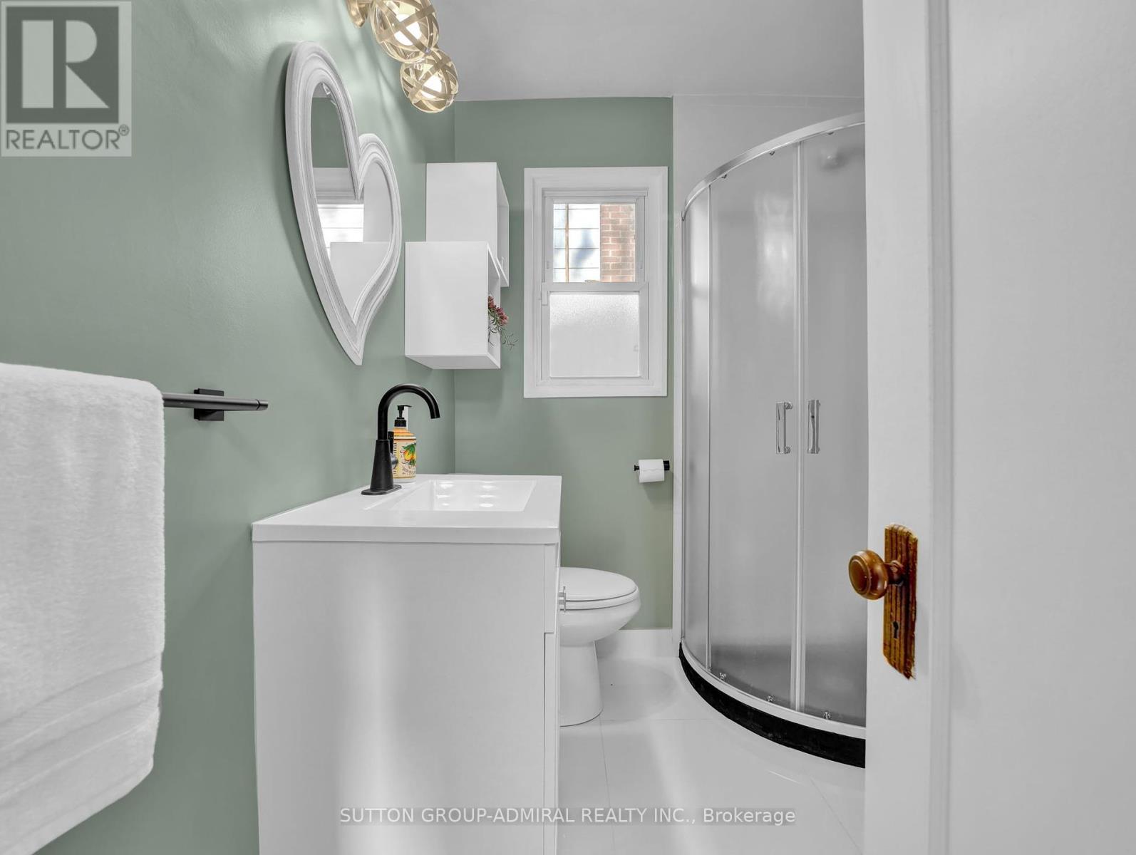 365 Beach Boulevard, Hamilton, ON - Indoor Photo Showing Bathroom