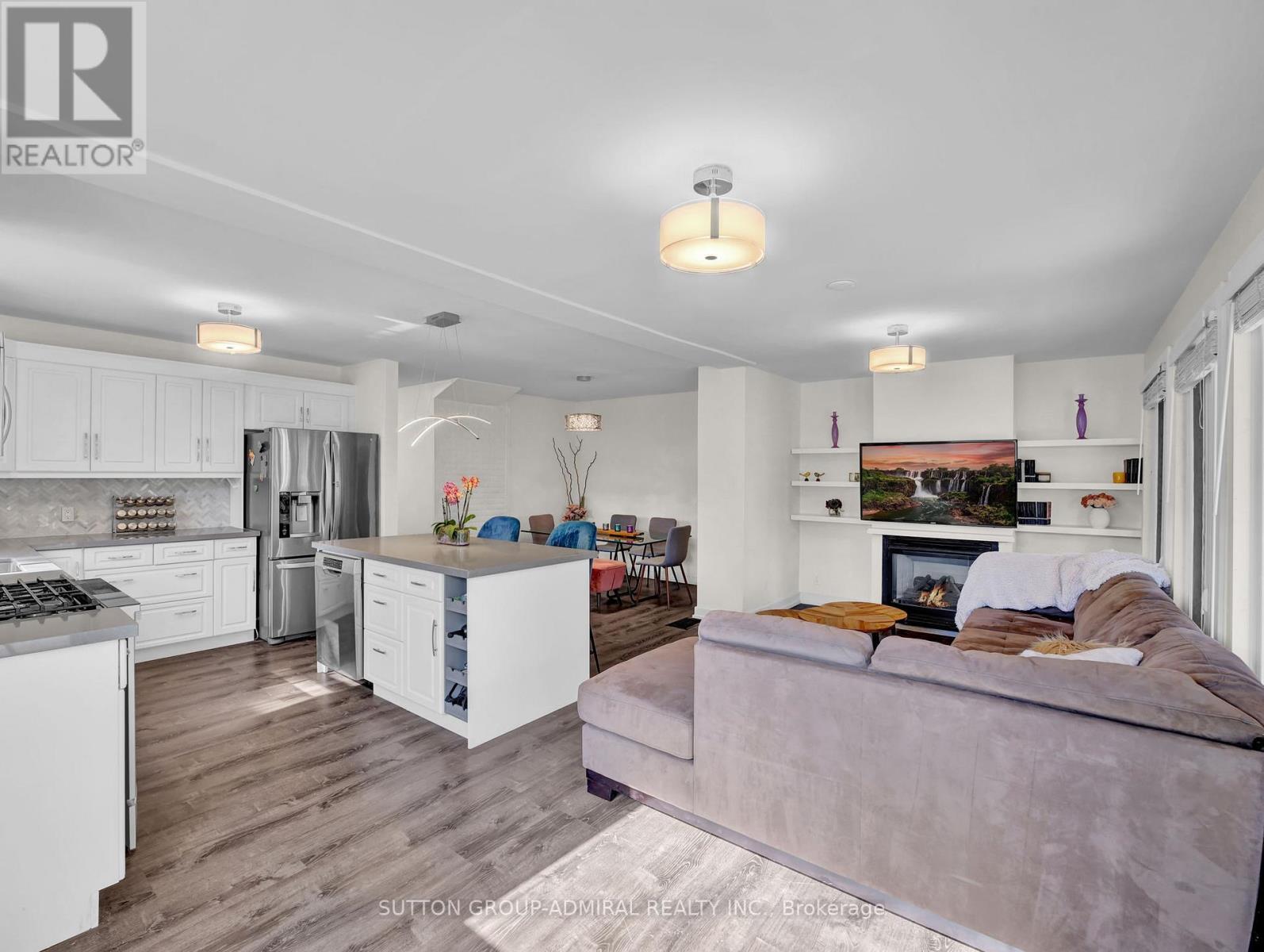 365 Beach Boulevard, Hamilton, ON - Indoor Photo Showing Kitchen