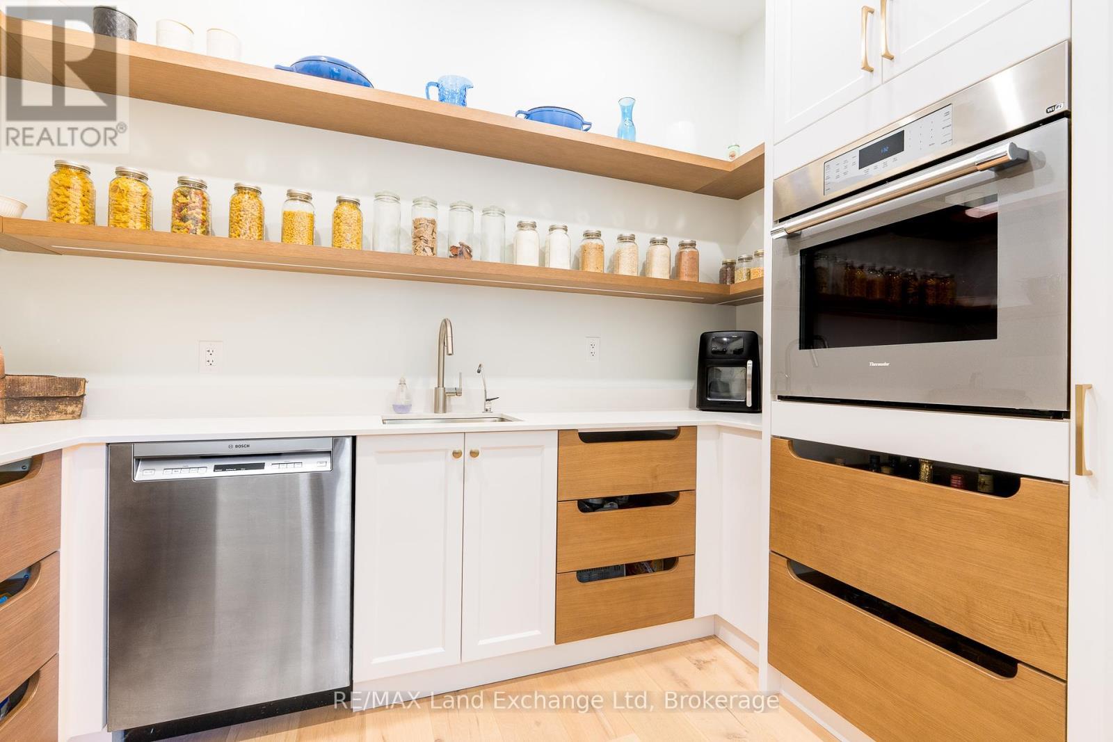 2220 (#4) Four Mile Creek Road, Niagara-On-The-Lake (Lakeshore), ON - Indoor Photo Showing Kitchen