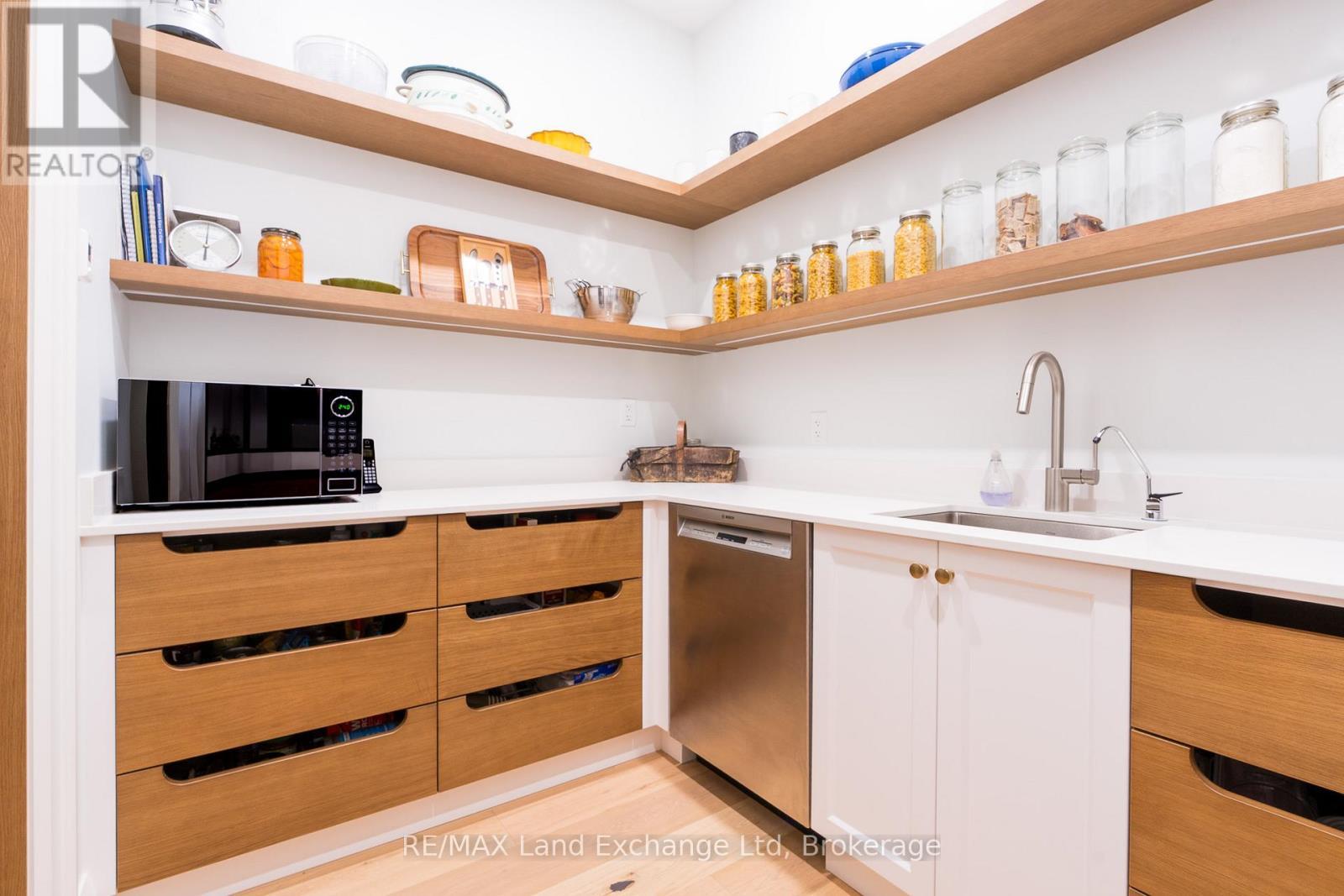 2220 (#4) Four Mile Creek Road, Niagara-On-The-Lake (Lakeshore), ON - Indoor Photo Showing Kitchen