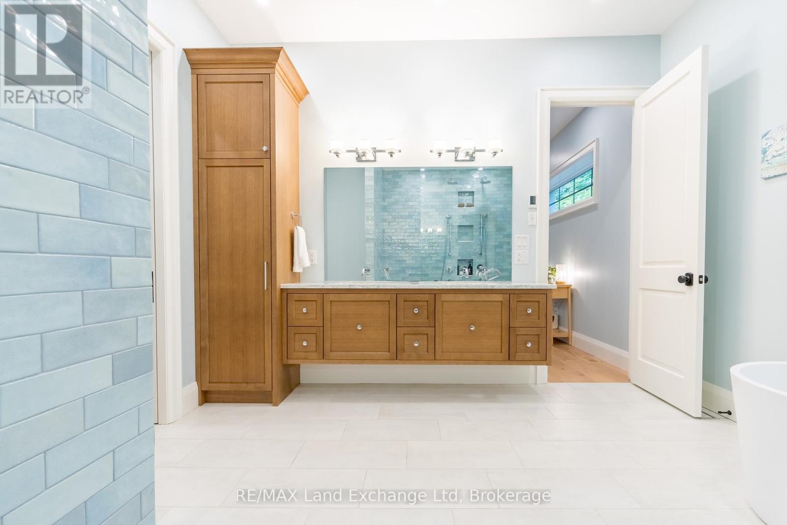 2220 (#4) Four Mile Creek Road, Niagara-On-The-Lake (Lakeshore), ON - Indoor