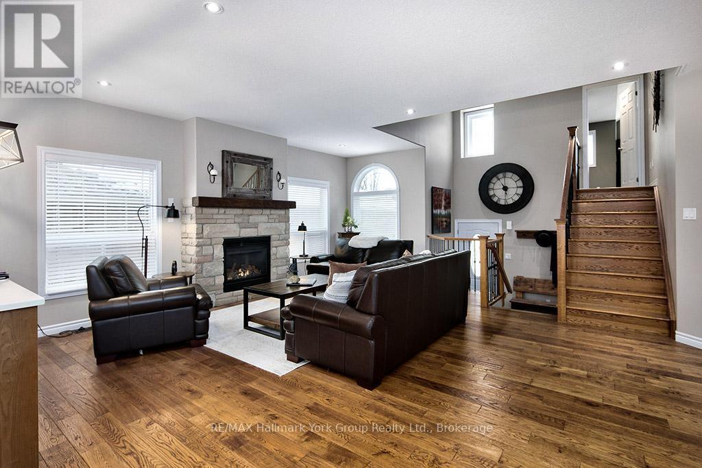 34 Davis Street, Collingwood, ON - Indoor Photo Showing Living Room With Fireplace