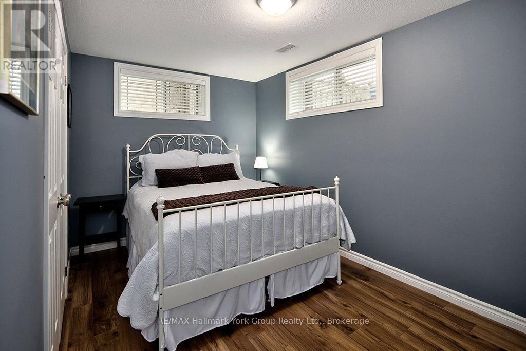 34 Davis Street, Collingwood, ON - Indoor Photo Showing Bedroom