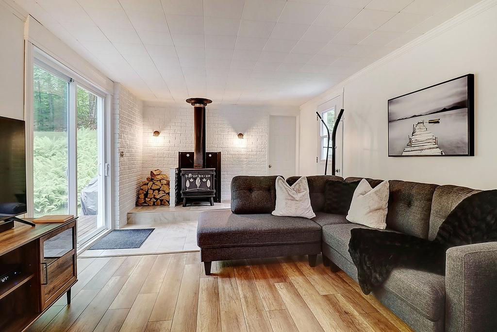 Living room - 473 Rue Bordeleau, Magog, QC - Indoor Photo Showing Living Room