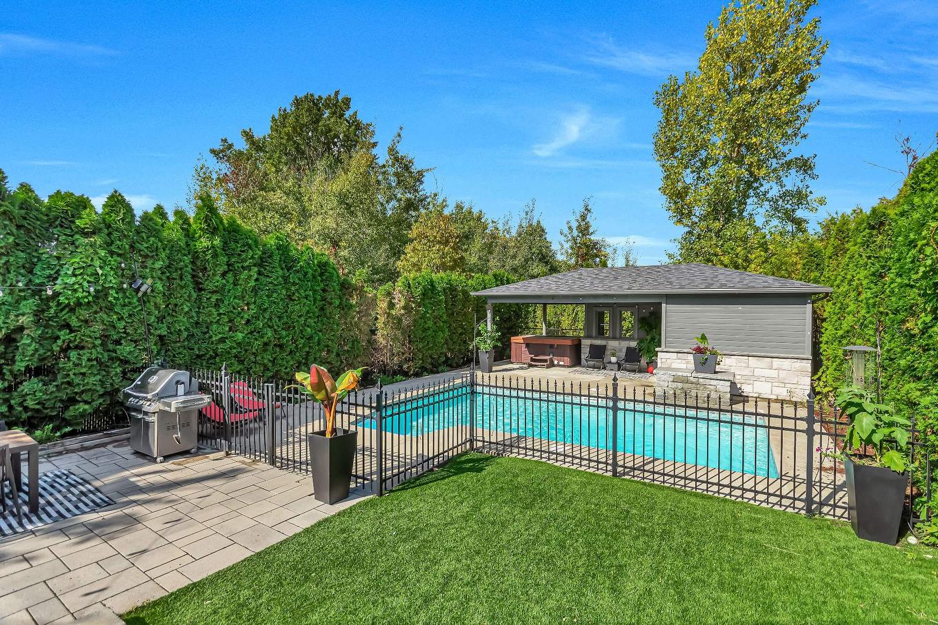 Backyard - 37 Rue Henri-Ladouceur, Mercier, QC - Outdoor With In Ground Pool