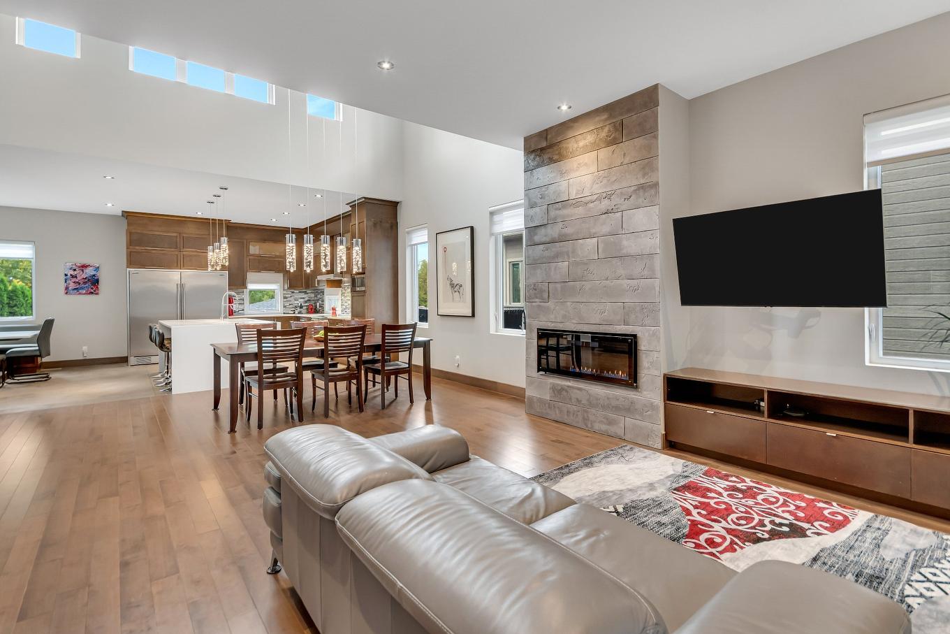 Overall view - 37 Rue Henri-Ladouceur, Mercier, QC - Indoor Photo Showing Living Room With Fireplace