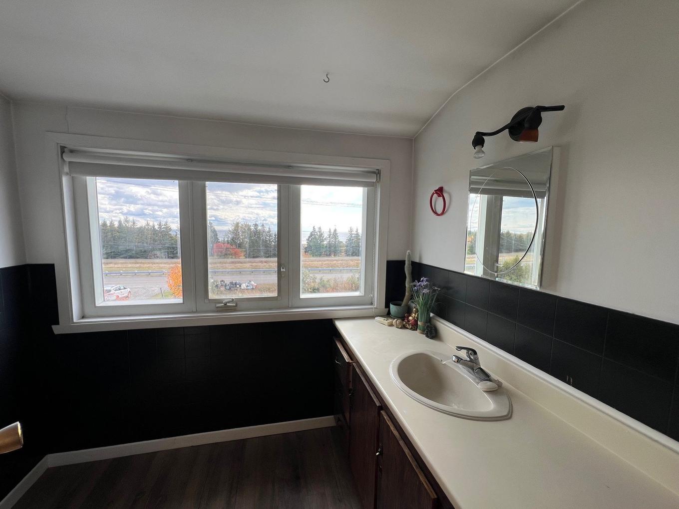 Powder room - 499 Route Cox, Bonaventure, QC - Indoor Photo Showing Bathroom